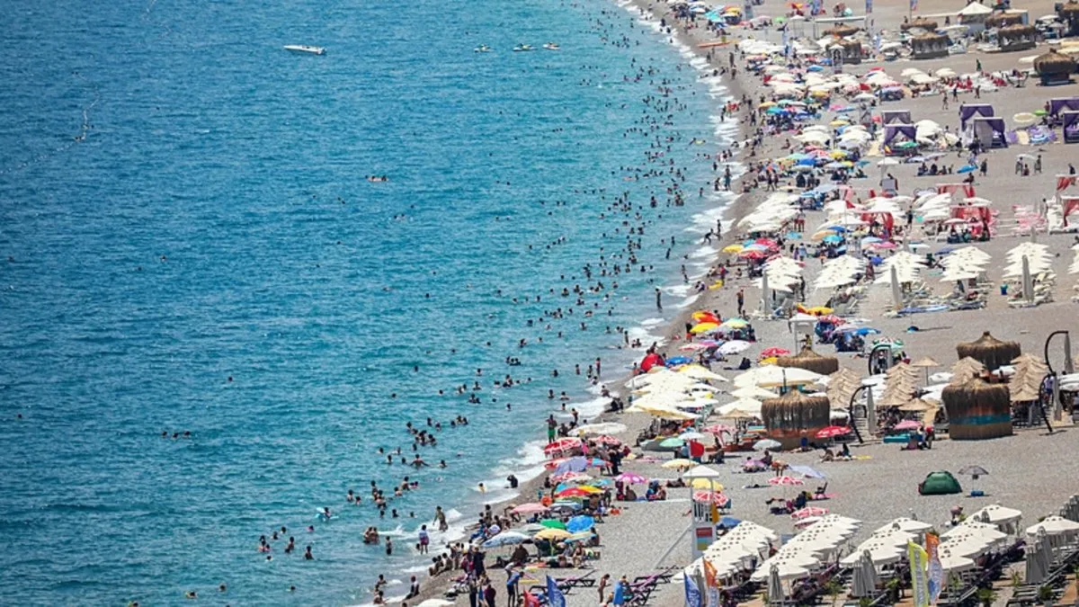 Antalya'ya gelen turist sayısı 6 milyon 250 bini geçti
