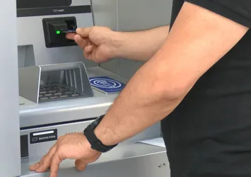 ATM'ye para yatırmaya gitti 18 bin TL buldu