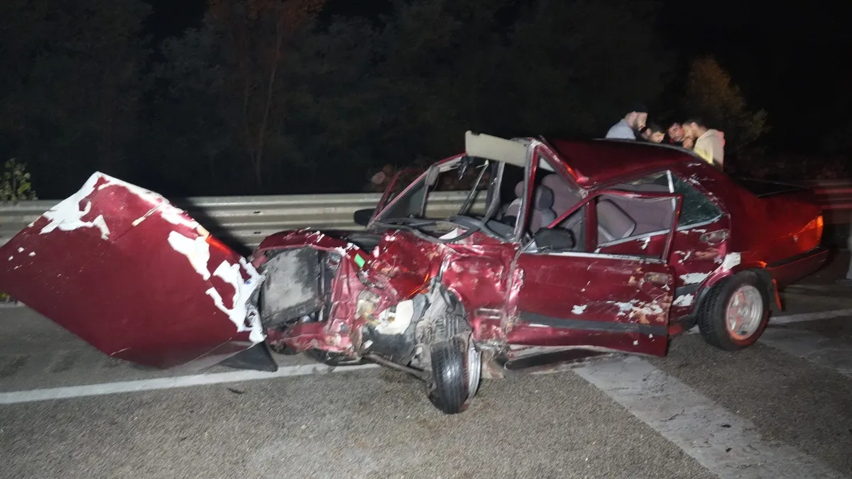 Kastamonu'da zincirleme kaza! Tofaş hurdaya döndü