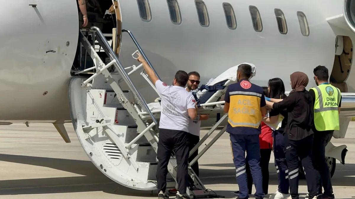 Ağrı’da kritik durumdaki çocuk hasta hava ambulansıyla Ankara’ya sevk edildi