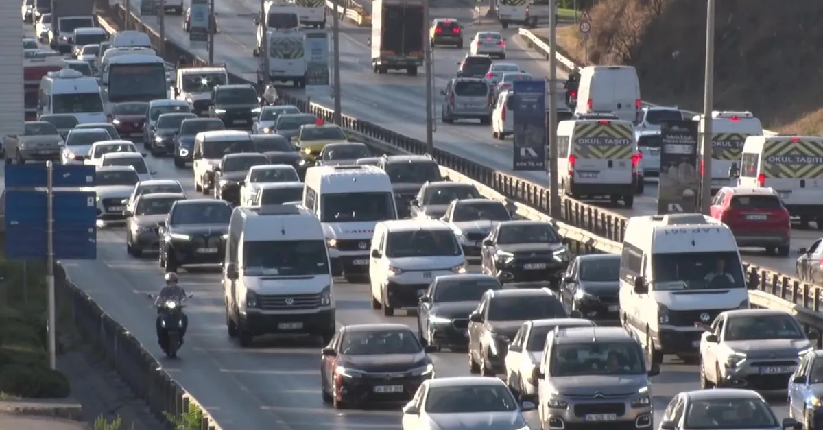 İstanbul’da iş çıkışı trafik kilitlendi