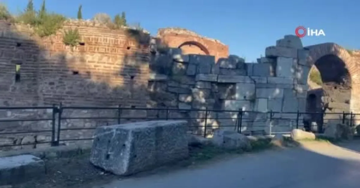 Bursa'da akıllara durgunluk veren olay! 2 bin yıllık tarihe bu yapılır mı?