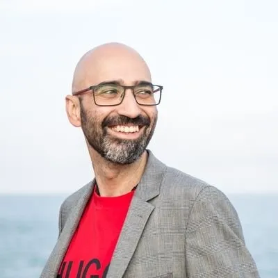 Muhalefetin körüklediği ırkçılık büyüyor! İspanyol gazeteci Arap zannedilerek darbedildi