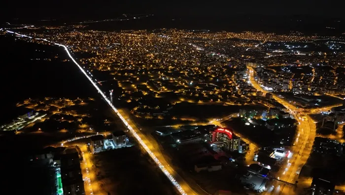 tatilin-son-gecesi-trafik-yogunlugu-zirve-yapti-43-ilin-gecis-noktasi-havadan-goruntulendi-1749507875922.jpg FOTOĞRAF: İHA