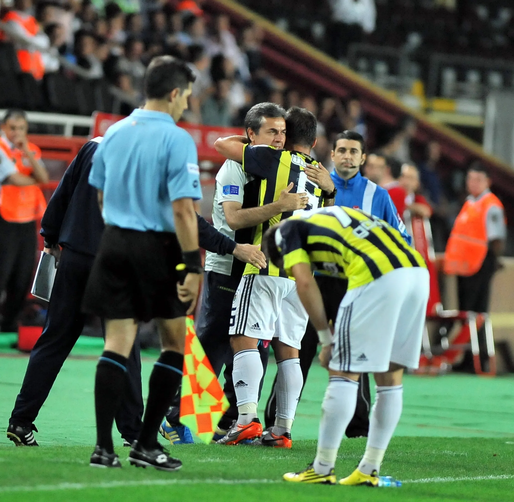 Fenerbahçe'de yeniden Aykut Kocaman dönemi mi? Aziz Yıldırım'dan eleştirilere net yanıt: "Sosyal medyaya bakarak karar vermem"