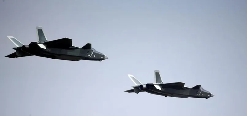 Çin yeni 'hayalet uçağı' ile gövde gösterisi yaptı!