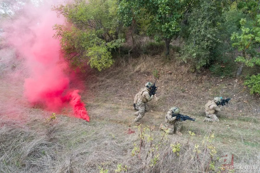 Türk ordusunun gururu SAS komandoları görüntülendi! 17