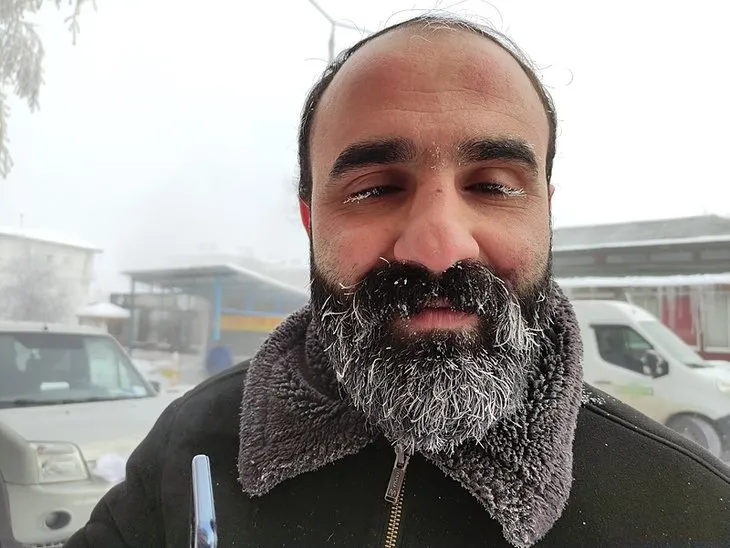 Görüntüler Türkiye’den! Kirpikleri ve sakalı soğuktan dondu
