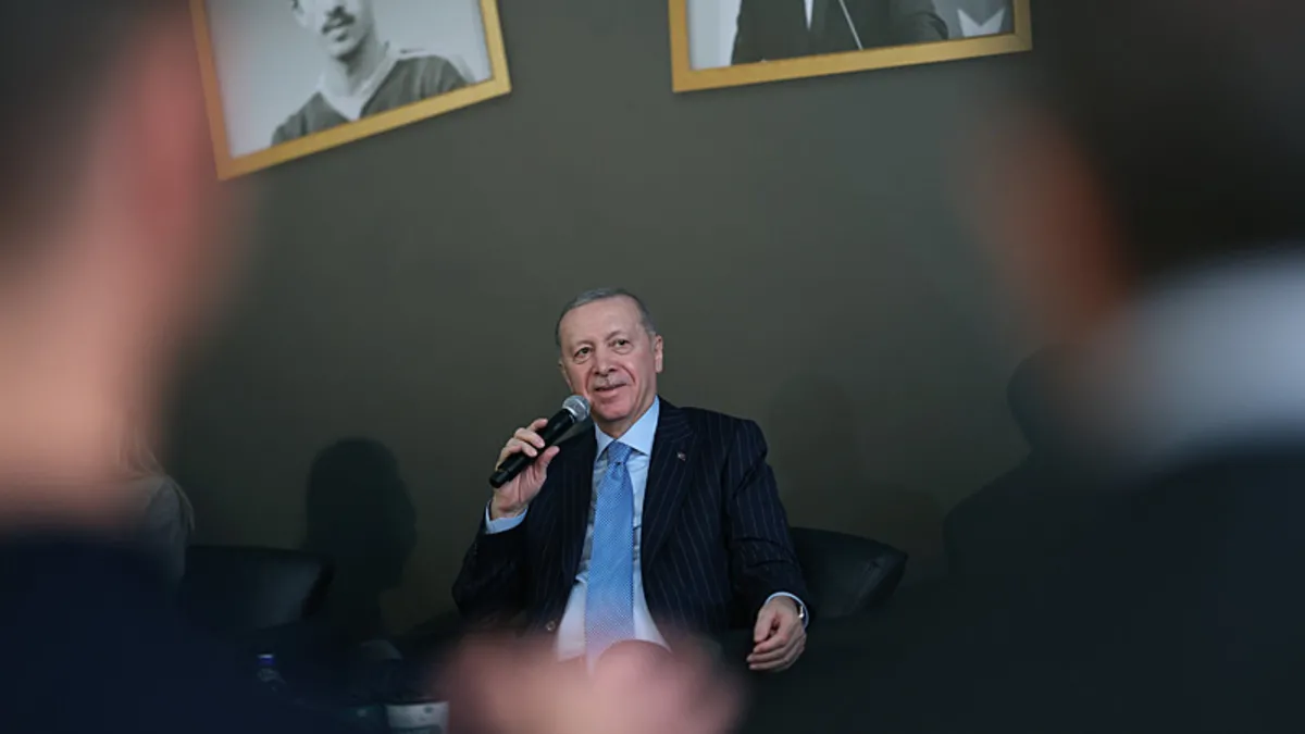 Başkan Erdoğan: Benim bayrağım yerde durmaz!