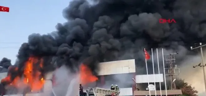 Manisa’da mobilya fabrikasında yangın