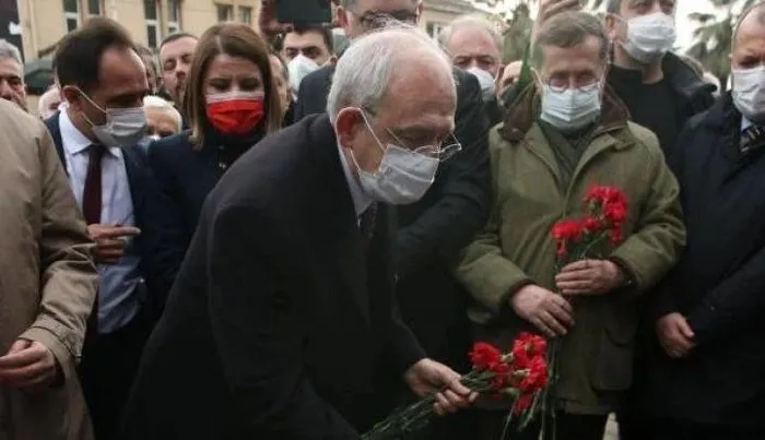 Kemal Kılıçdaroğlu’nun şehit yakınına küfreden Lütfü Türkkan ile açılışa katılması tepki çekti