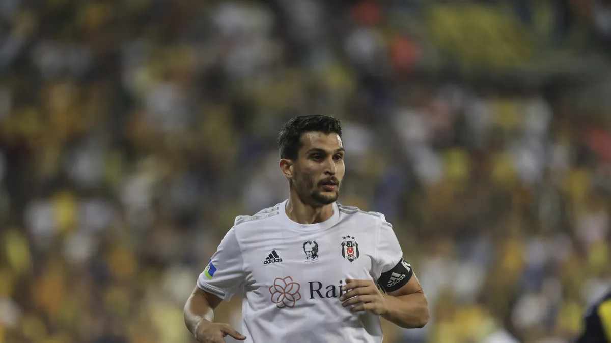 Beşiktaş'ta bir devrin sonu! Necip Uysal yeşil sahalara veda ediyor