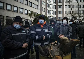 Cumhuriyet gazetesi yazarı Mine Kırıkkanat'tan grev yapan işçilere “şımarık” yakıştırması!