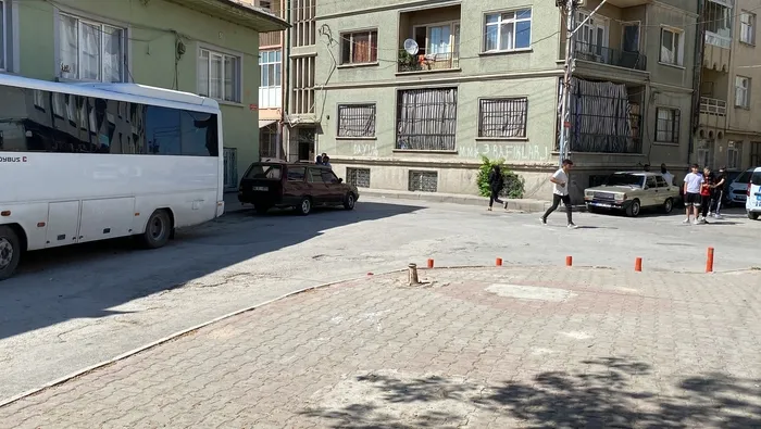konyada-dehset-verici-olay-genclerin-kavgasi-kanli-bitti-arkadasini-bicaklayarak-oldurdu-1718817275510.jpg Konya'da dehşet veren olay: Gençlerin kavgası kanlı bitti! Oğlunun arkadaşını bıçaklayarak öldürdü - 4