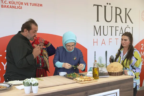 Türk Mutfağı Haftasında Balıkesir kahvaltısını Emine Erdoğan tanıttı! Ünlü şefler ile bir araya geldi