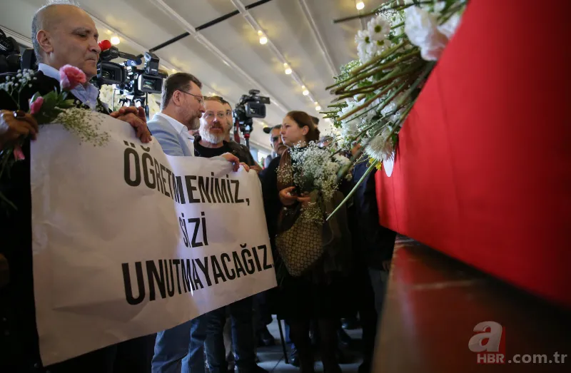 Türk tiyatrosunun usta ismi Yıldız Kenter son yolculuğuna uğurlandı 5