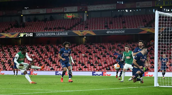 İngiltere'de tribünler yeniden Arsenal Rapid Wien maçında seyirciyle kavuştu - 3