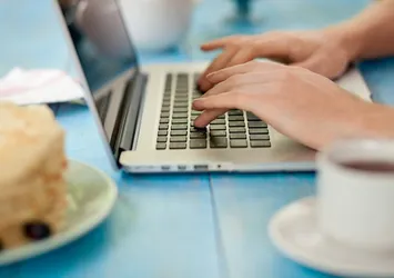 Apple'a MacBook Pro'daki hatadan dolayı dava yağıyor