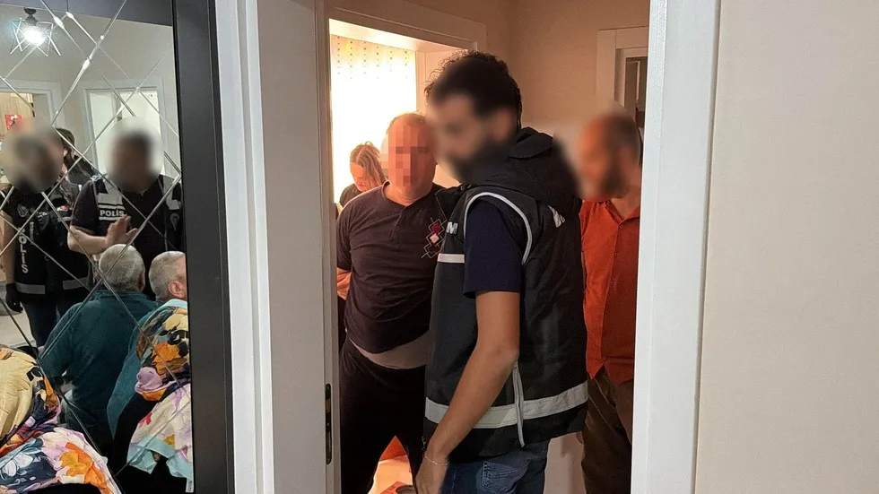 1783949273511.jpeg Gizli bölmeden FETÖ'cü çıktı! Kütahya'daki operasyonda paket - 2