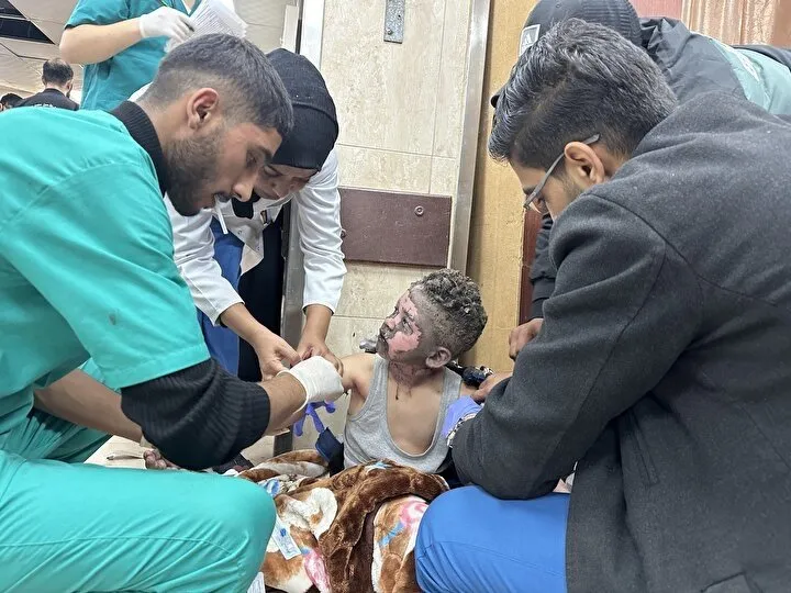İşgalci İsrail kana doymuyor: Gazze’deki mülteci kampı yerle bir oldu! Ölenler arasında çocuklar da var