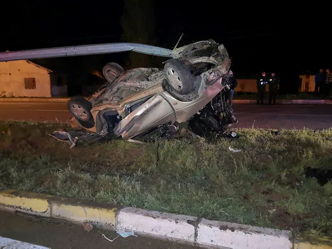 Tokat’ta kazada aydınlatma direğine çarpan üniversite öğrencisi hayatını kaybetti - 3