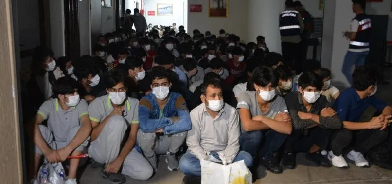 Kocaeli’de yakalanan 136 Afgan düzensiz göçmen ülkelerine gönderildi