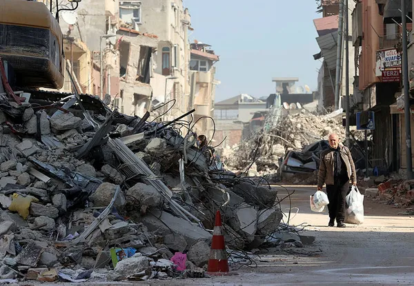 Kat yüksekliklerine kısıtlama kararı! Bakan Murat Kurum duyurdu: Depremde etkilenen illerde yeni imar planı çalışmaları yapıyoruz