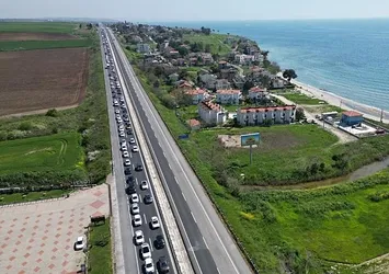 Tekirdağ-İstanbul yolunda kilometrelerce kuyruk! Vatandaş yollara döküldü