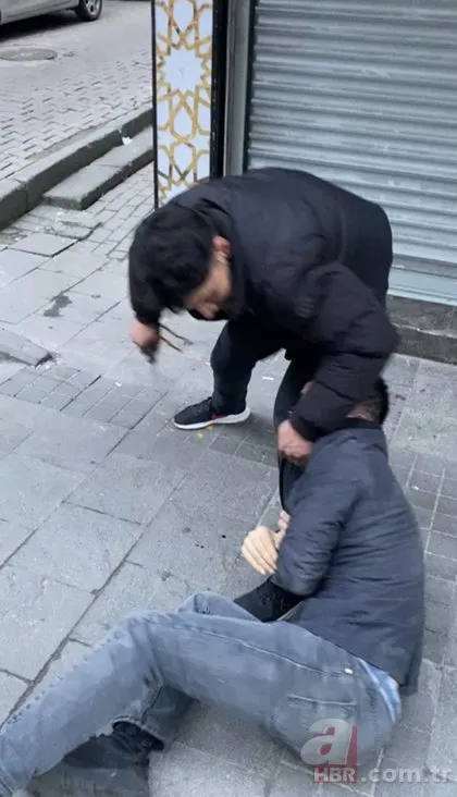 İstanbul’da kan donduran olay! Dövüldü, bıçaklandı, gaspçının bacağına sarıldı