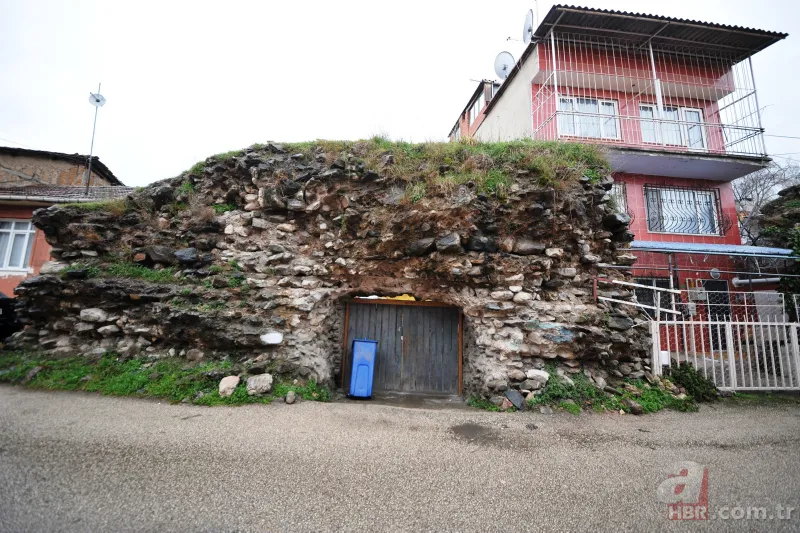 Bursa’da Zindan Kapı'nın tarihi surları üzerine ev yapmışlar 2