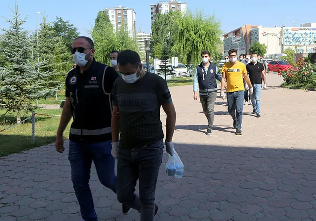 Sivas'ta "renkli reçete" baskını: 7 şüpheli yakalandı - 2