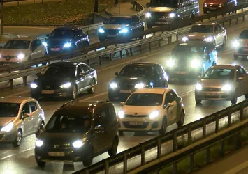 İstanbul'da trafik yoğunluğu milyonları yolda bıraktı