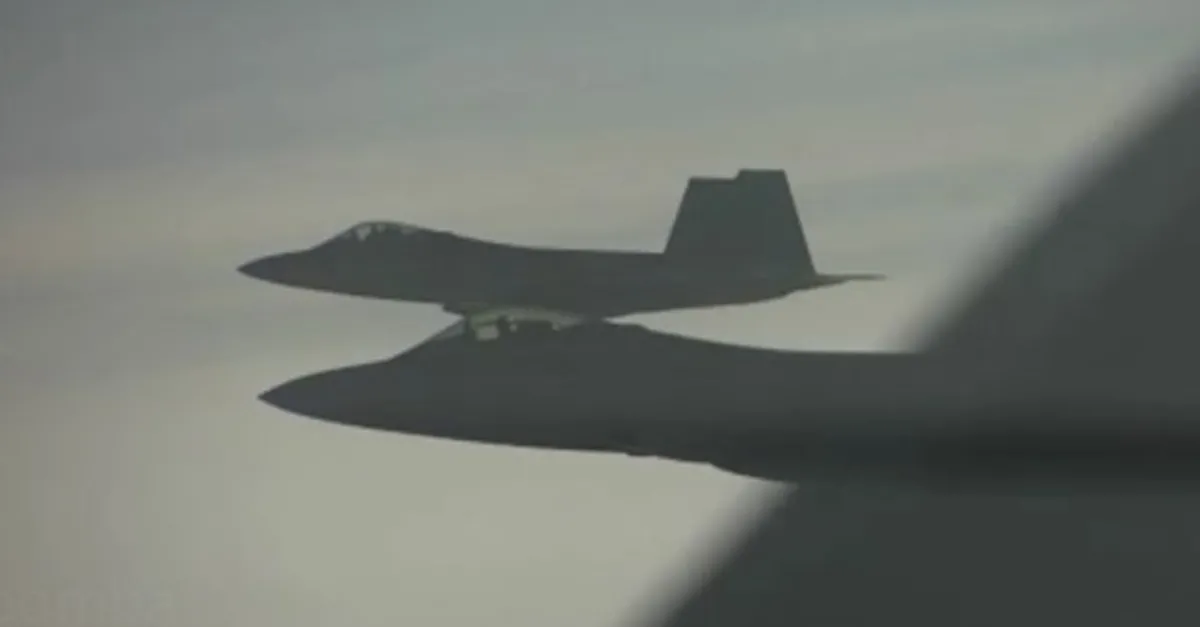 ABD F-22 jetleri Rus Tu-95MS bombardıman uçaklarına eşlik etti