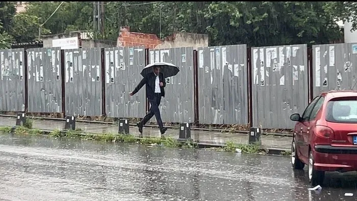 1722063086426.jpeg Yurt genelinde sıcaklıklar düşüyor! İstanbul güne sağanakla uyandı | Yağışlar devam edecek mi? İşte detaylar... - 3