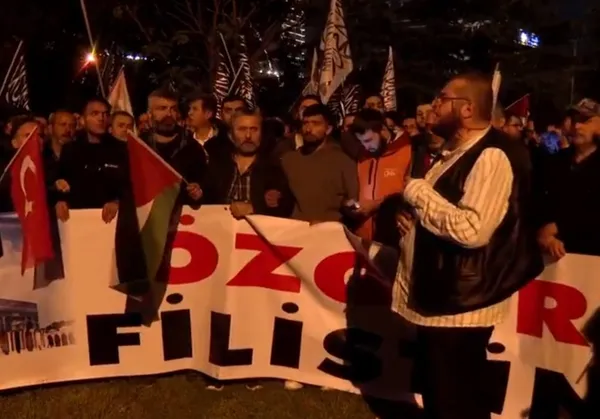 isgalciler-protesto-ediliyor-dunyada-ve-turkiyede-binlerce-kisi-gazze-icin-bir-araya-geldi-1698447509013.jpg ABD’nin Ankara Büyükelçiliği
