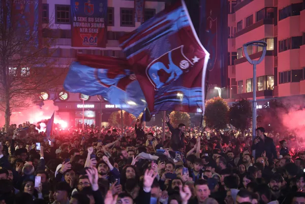Trabzonspor'da tarihi şampiyonluk heyecanı! Taraftarlara önemli uyarı - 4