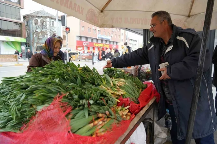 lezzet-ve-sifa-deposu-vucuttaki-zehri-sokup-atiyor-1713006209784.jpg Lezzet ve şifa deposu! Vücuttaki zehri söküp atıyor... - 2