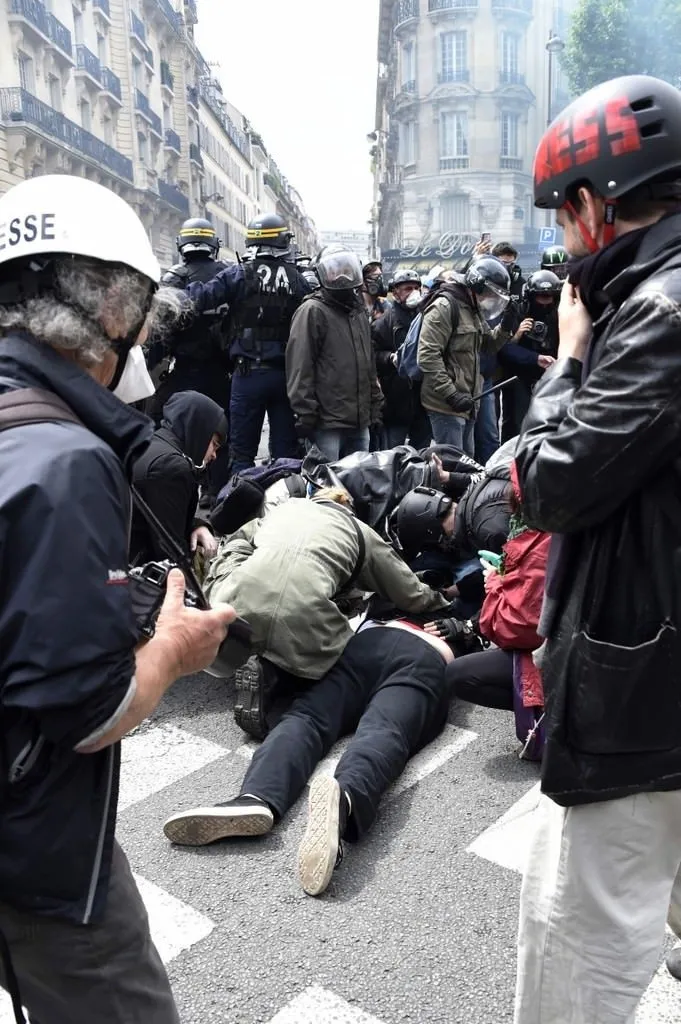 Fransa’da grev ve protestolar yasaklanabilir