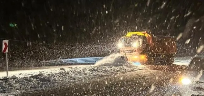 Bayburt-Erzurum kara yolu kar ve tipi nedeniyle kapandı