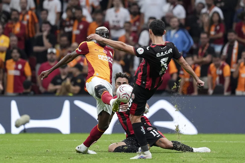 aslan-perdeyi-beraberlikle-acti-mac-sonucu-galatasaray-2-2-corum-fk-1786739600246.jpg Aslan perdeyi beraberlikle açtı! Maç sonucu: Galatasaray 2-2 Çorum FK - 2
