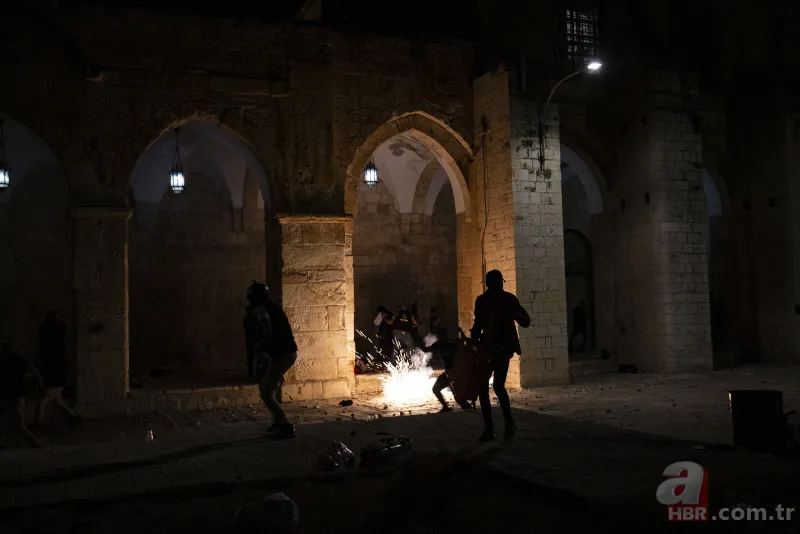 Terörist İsrail Mescid-i Aksa'da kan döktü! Yüzlerce yaralı var! İşte son görüntüler 21