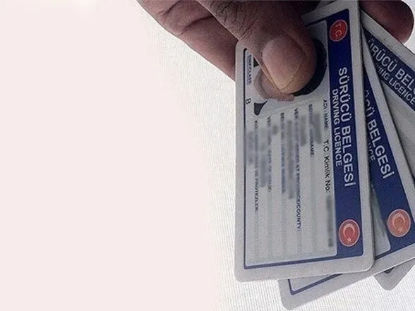 ehliyetlerle-ilgili-flas-gelisme-degistirmeyenler-dikkat-son-tarih-belli-oldu-ehliyet-basvurusu-nasil-yapilir-1648284953877.jpeg Ehliyetlerle ilgili flaş gelişme! Değiştirmeyenler dikkat | Son tarih belli oldu! Ehliyet başvurusu nasıl yapılır? - 3