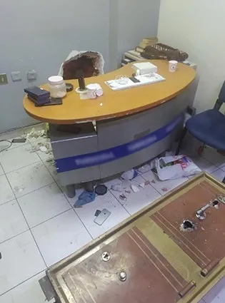 diyarbakirda-film-gibi-olay-matkapla-duvari-delip-1670230937874.jpg Diyarbakır’da film gibi olay! Matkapla duvarı delip... - 1