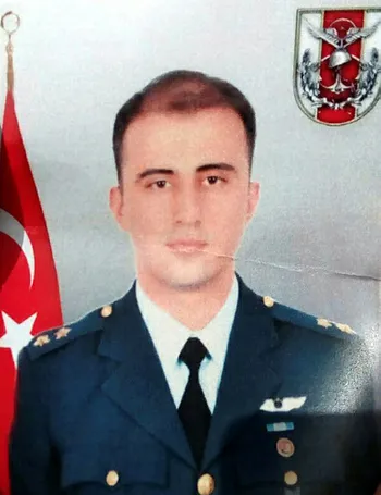 Düşen uçakta şehit olan Üsteğmen Yasin Boy askeri törenle uğurlandı - 3