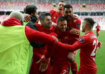 Sivasspor, Göztepe'yi 2-0 mağlup etti!