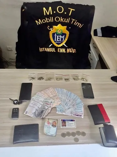 İstanbul'da uyuşturucu operasyonu! Satışa hazır 361 paket uyuşturucu ele geçirildi - 1