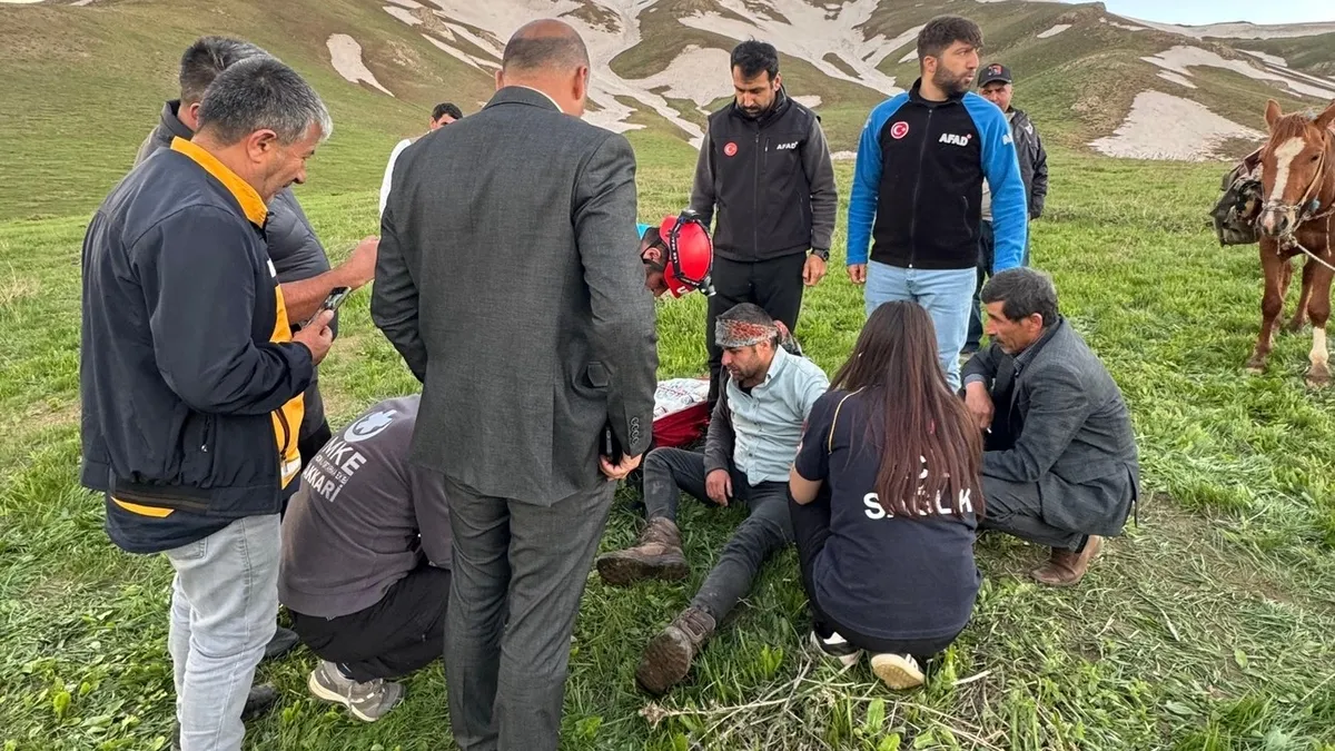 Yüksekova’da ot toplarken bayılan genç için ekipler seferber oldu