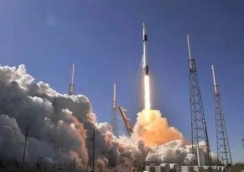 SpaceX uzaya ilk askeri uydusunu gönderdi