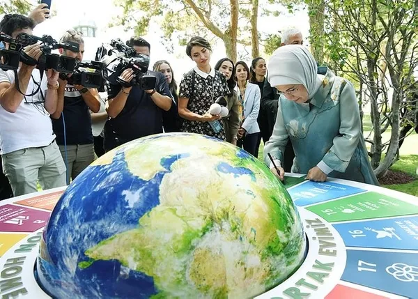 Dünya takdir ederken onlar algı operasyonu başlattı