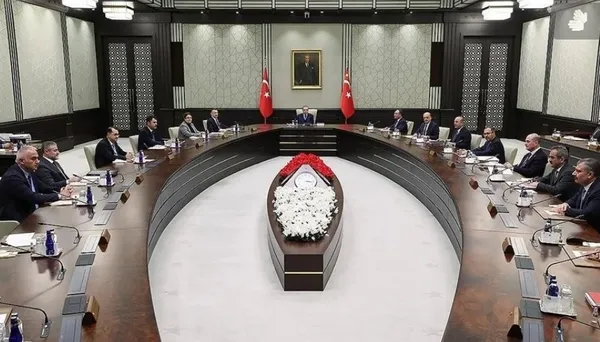 Cumhurbaşkanlığı Kabinesi Başkan Erdoğan liderliğinde toplandı! Yeni kabine öncesi son toplantı yaklaşık 2 saat sürdü